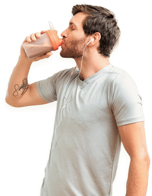Rapaz bebendo shake